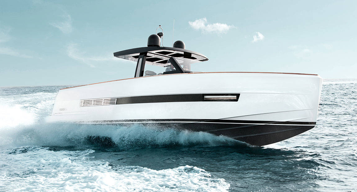 Two Volvo Penta engines soar over the seas, coming up to 30 or 40 knots (optional).